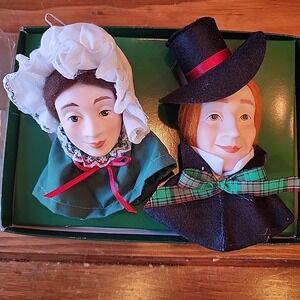 Department 56 Heritage Village Vintage Set of 2 Carolers with Original Box 1980s